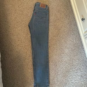 Levi’s - 711 skinny ankle. Size 26 WOMANS